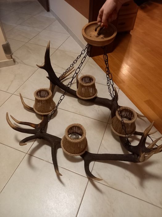 Żyrandol z poroża jelenia