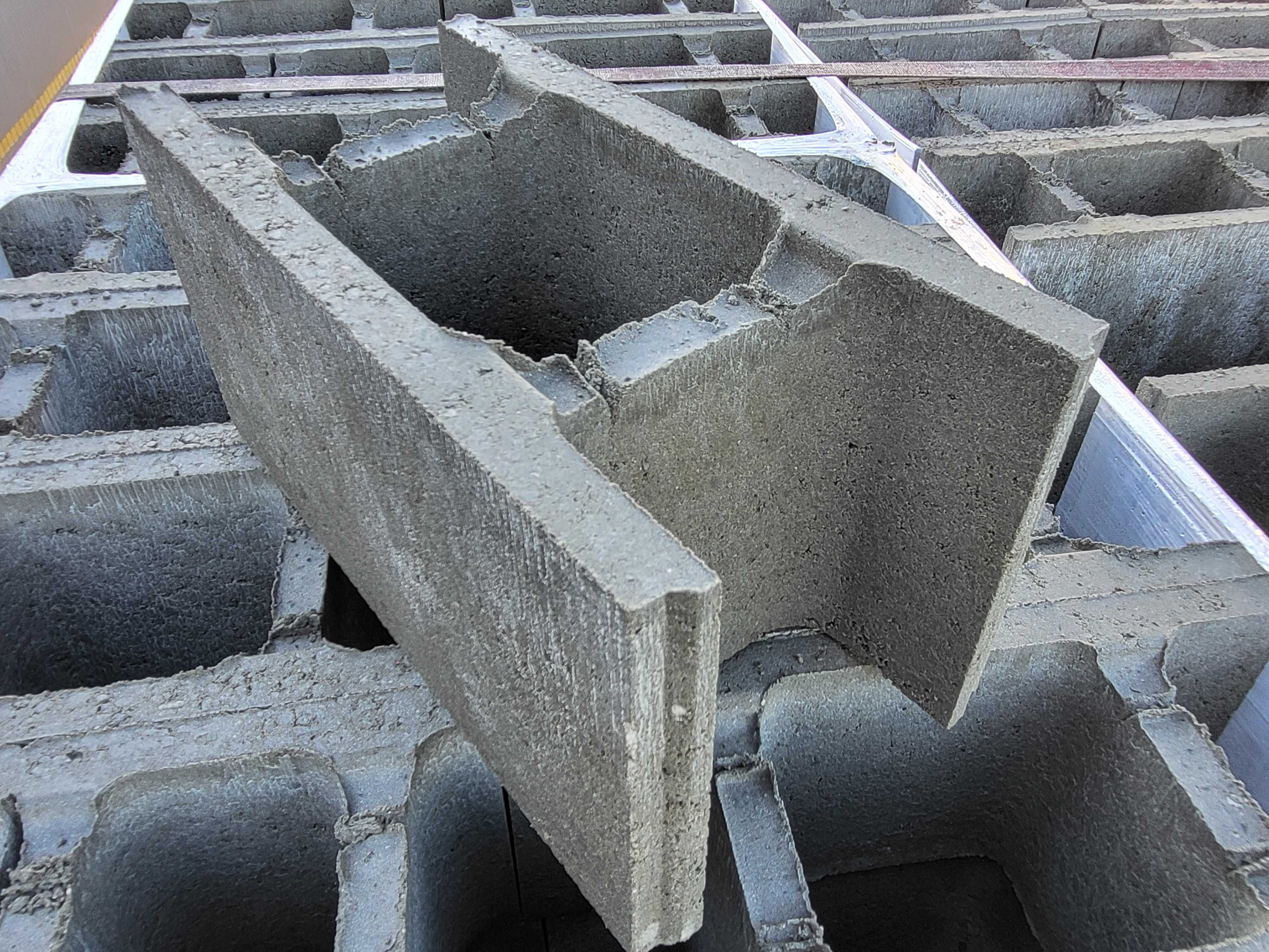 Pustak szalunkowy betonowy zalewowy bloczek PBS24 Brutto 24x24x50
