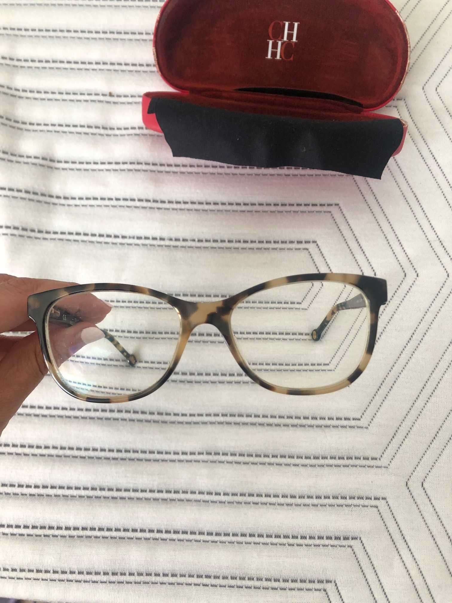 oculos com graduacao usados carolina herrera com caixa