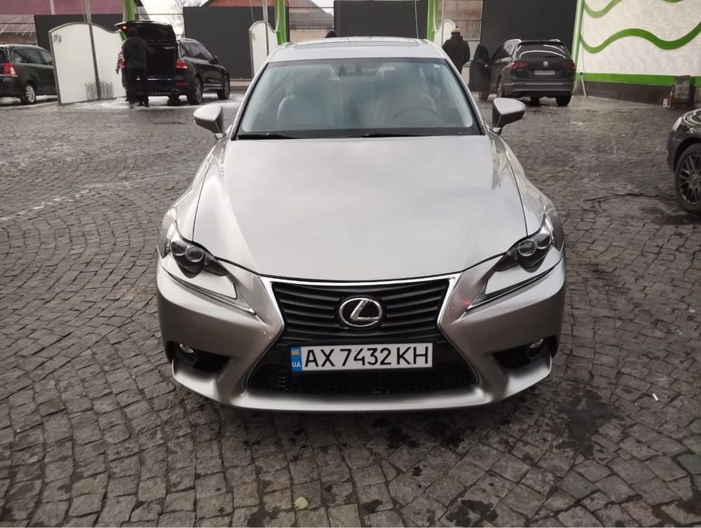 Продам Lexus is 250