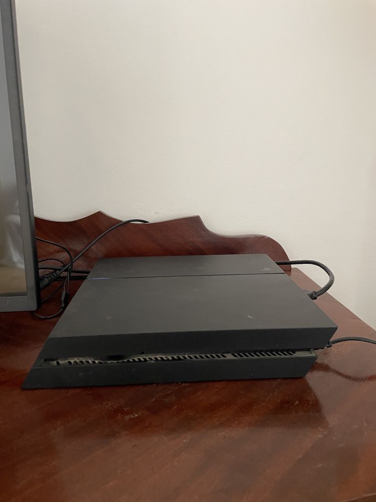 Ps4 em boas condicoes