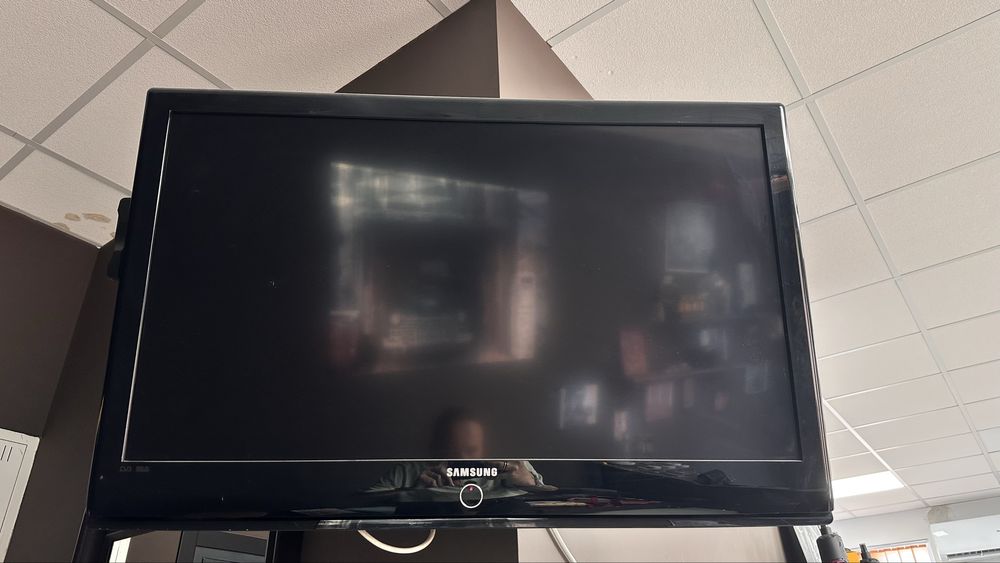 TV Samsung 40” LCD