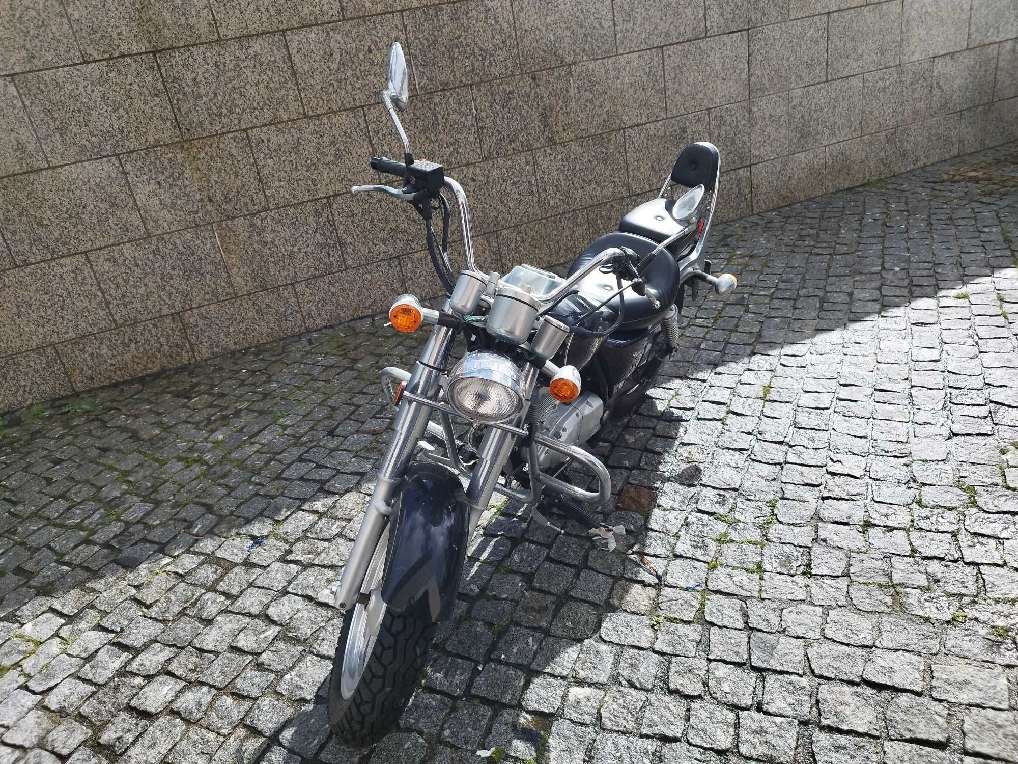 Moto como nova apenas 400km