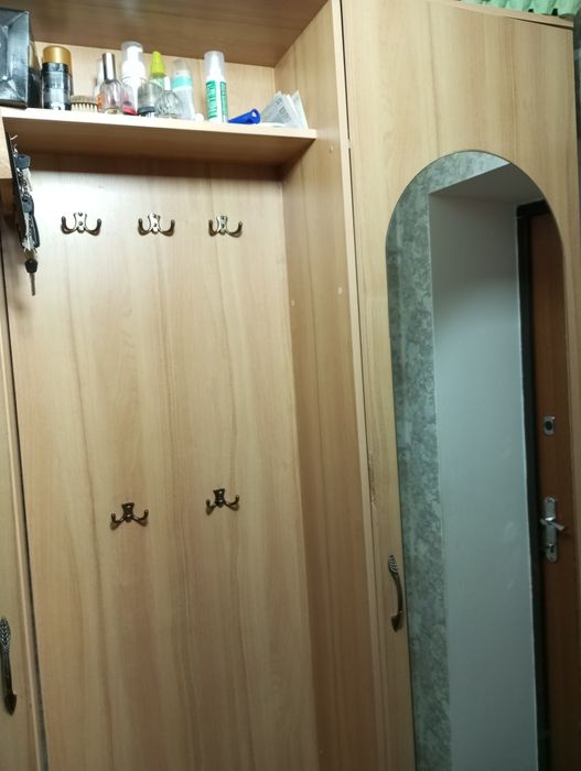 Продам передпокій