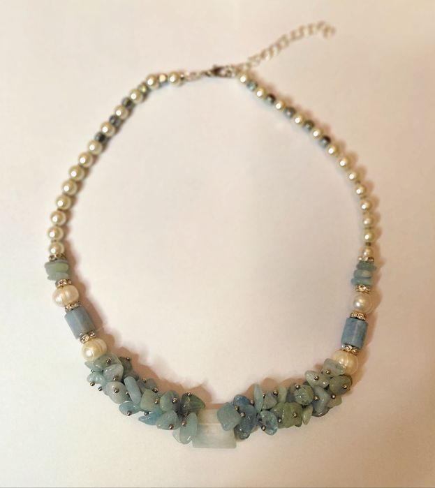 Намисто-чокер з натурального каміння.