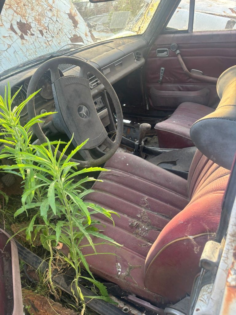 Mudelo:Mercedes 220