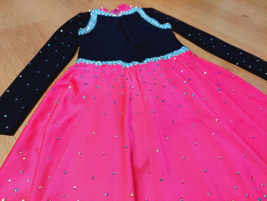 rozm. 122-128 kostium przebranie strój startowy do tańca cekiny