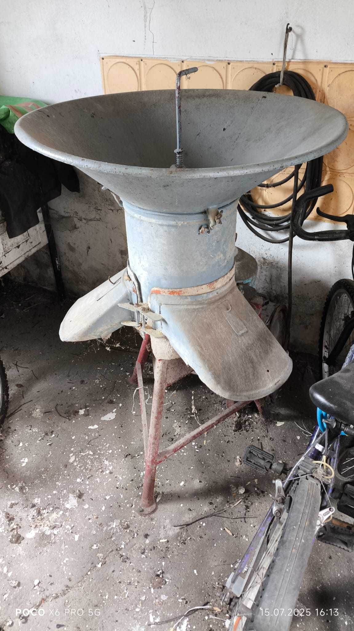 Śrutownik do zboża Bąk z silnikiem 7,5 kW