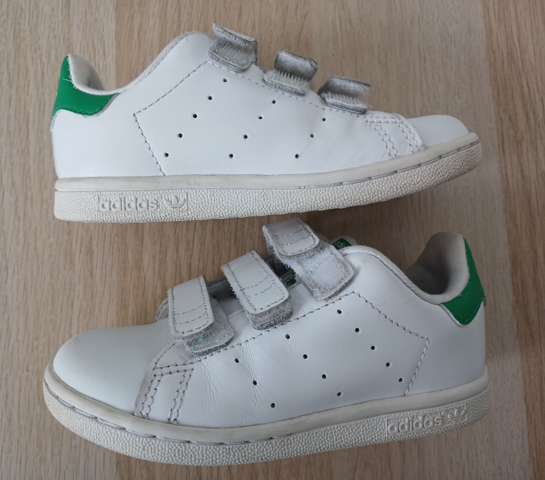 Дитячі шкіряні кросівки Adidas Stan Smith у розмірі 25.5