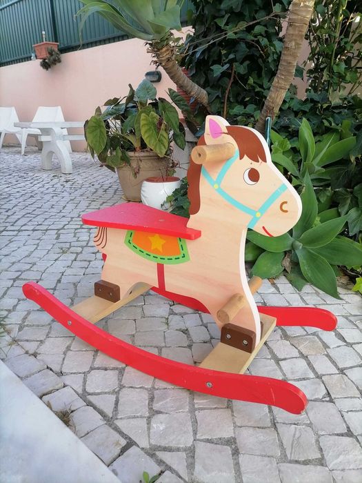 Cavalo de Baloiço em Madeira - Brinquedo