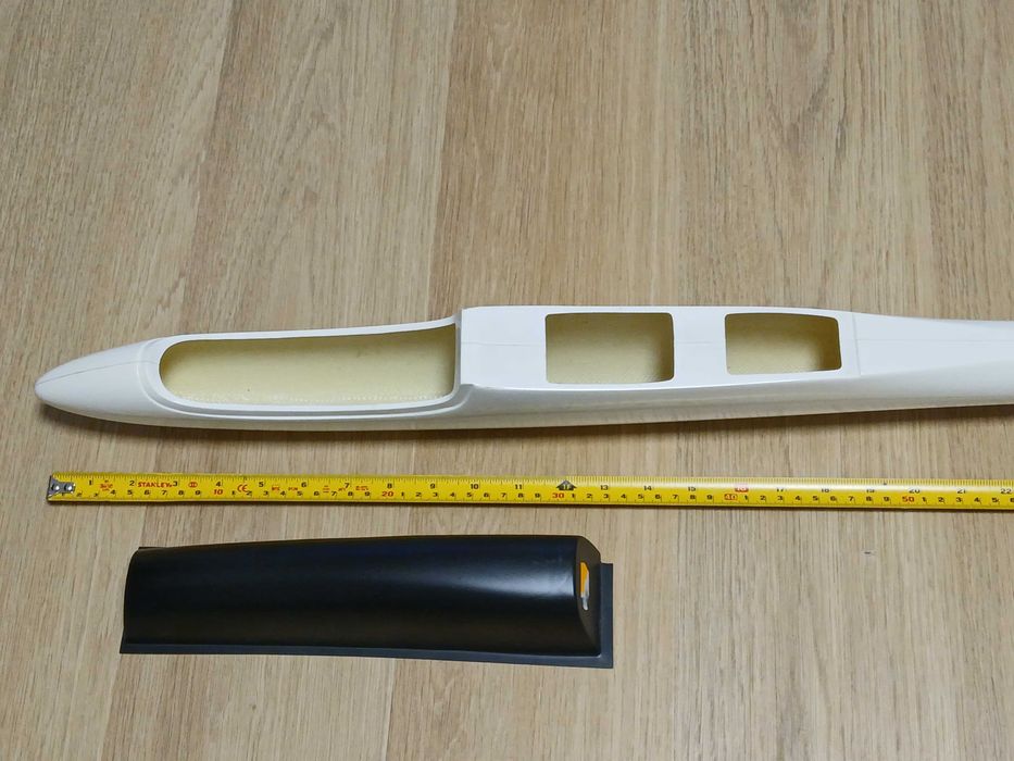 Kadłub modelu szybowca motoszybowca z kabiną firmy Hacker