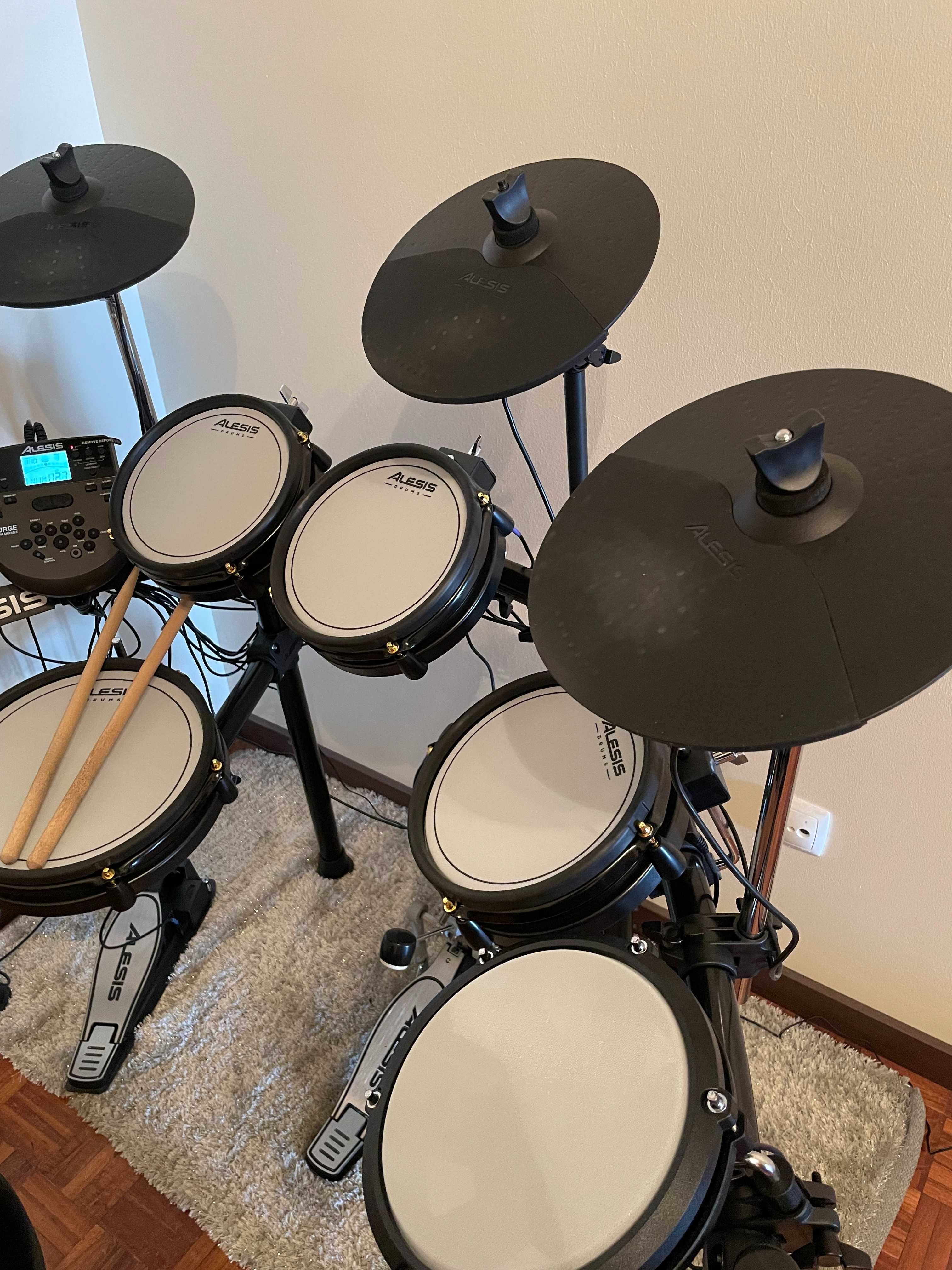 Bateria electrónica Alesis