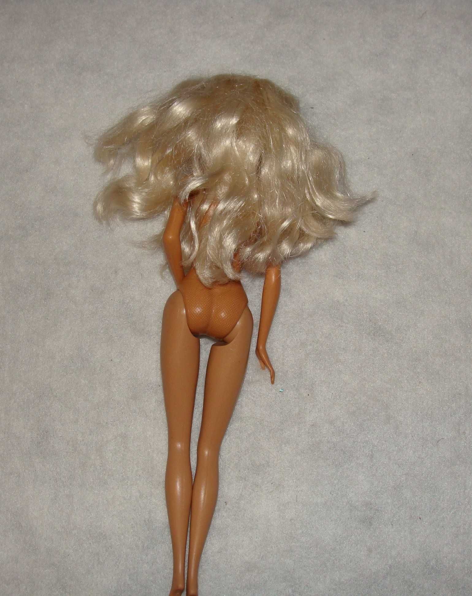 2010 - Boneca Barbie Groom & Glam Horse Stable (Ref. N4892)