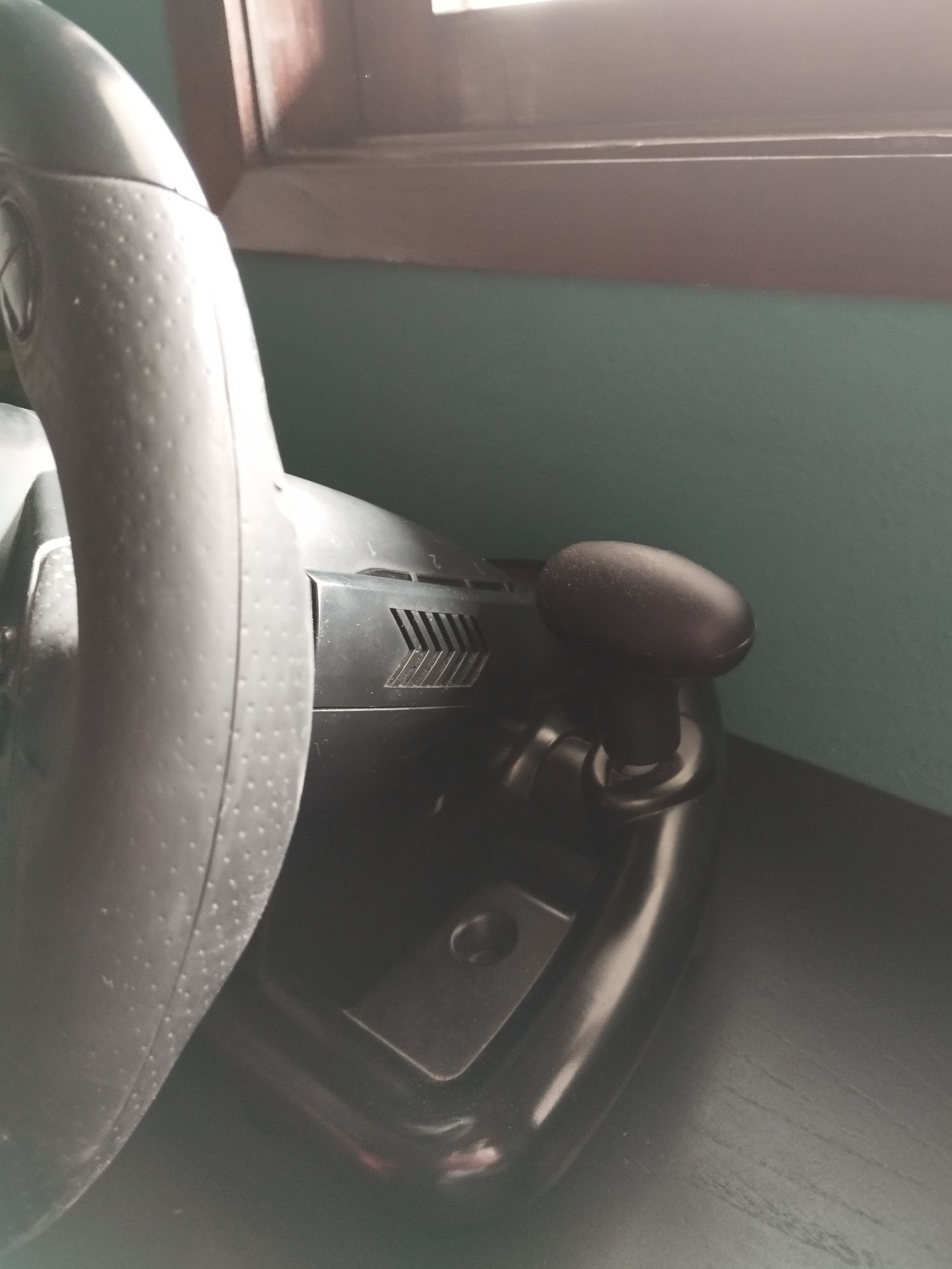 Volante e pedais KROM usados ,para gaming
