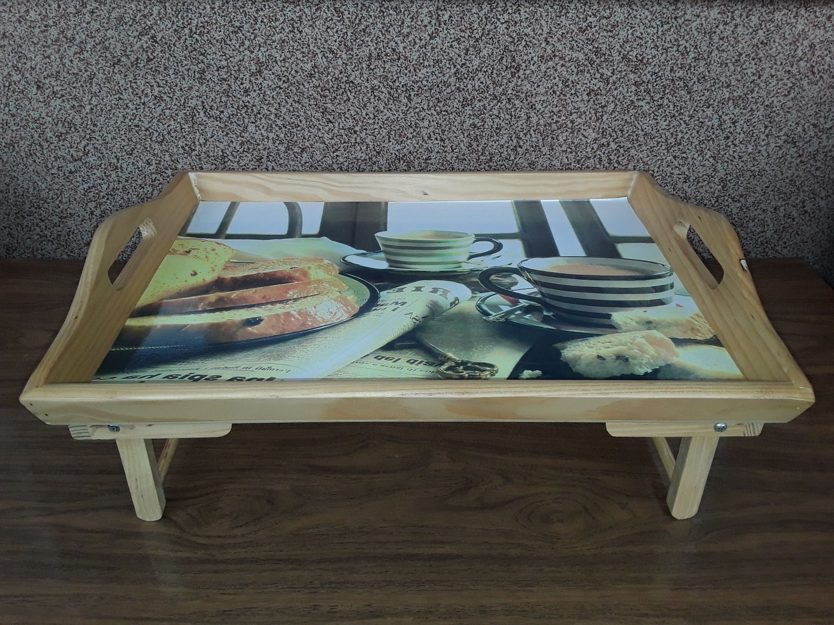 Поднос-столик ,материал дерево,размер 50 ×35см