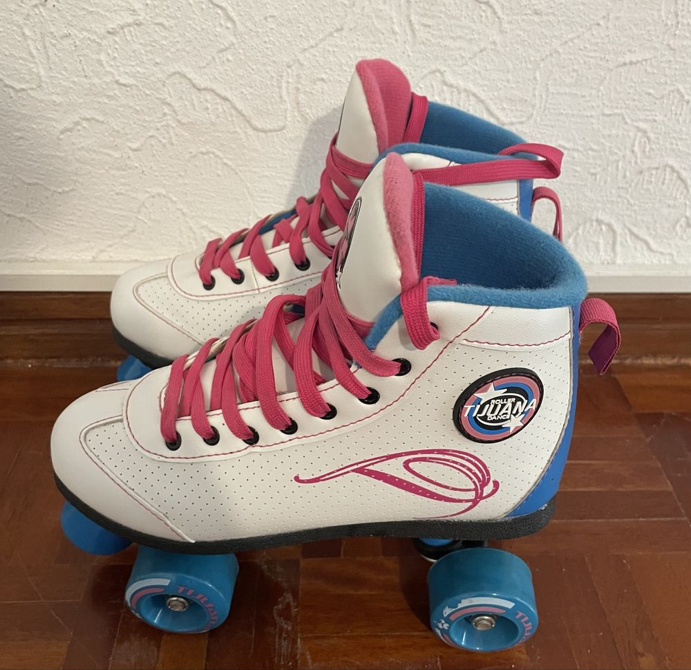 Patins de 4 Rodas - Como Novos!