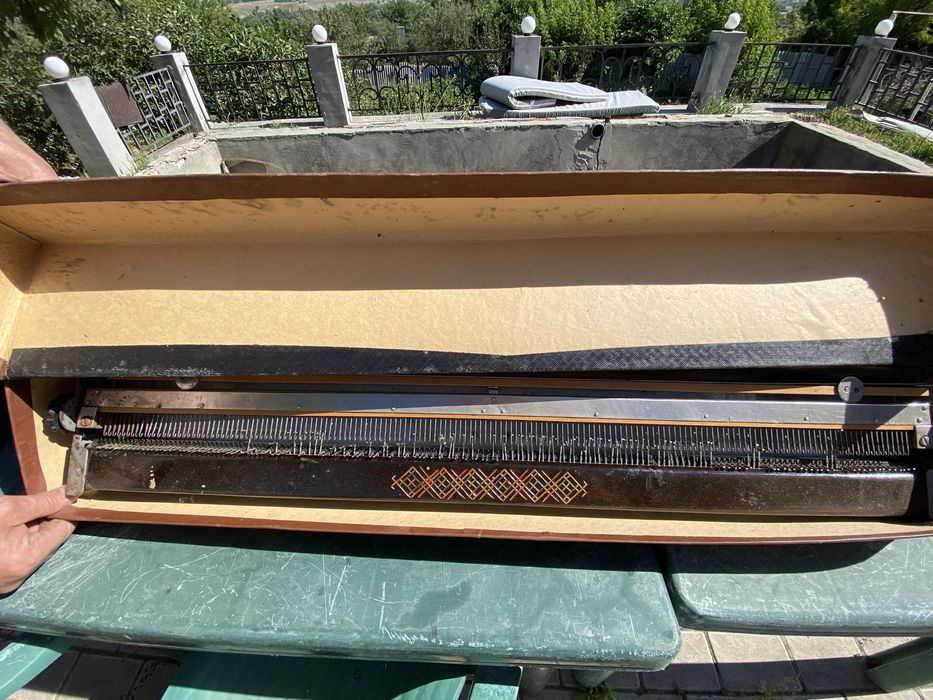 Ручна вязальна машина Чернівчанка