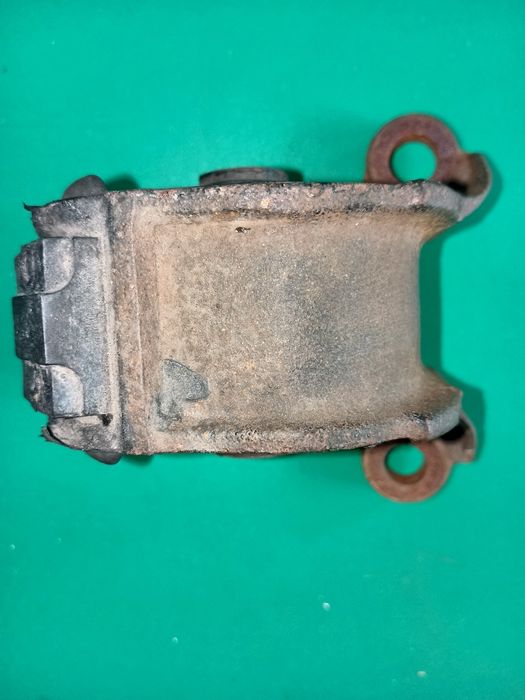 Подушка двигуна Хонда акорд 6 в гарному стані.