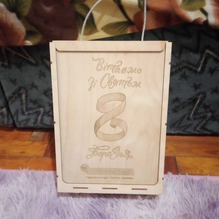 Коробка прдарочная из фанеры