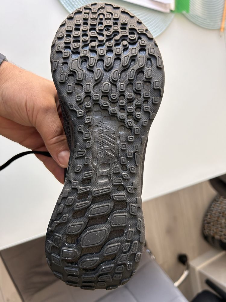 Продам нові кросівки nike eur 39