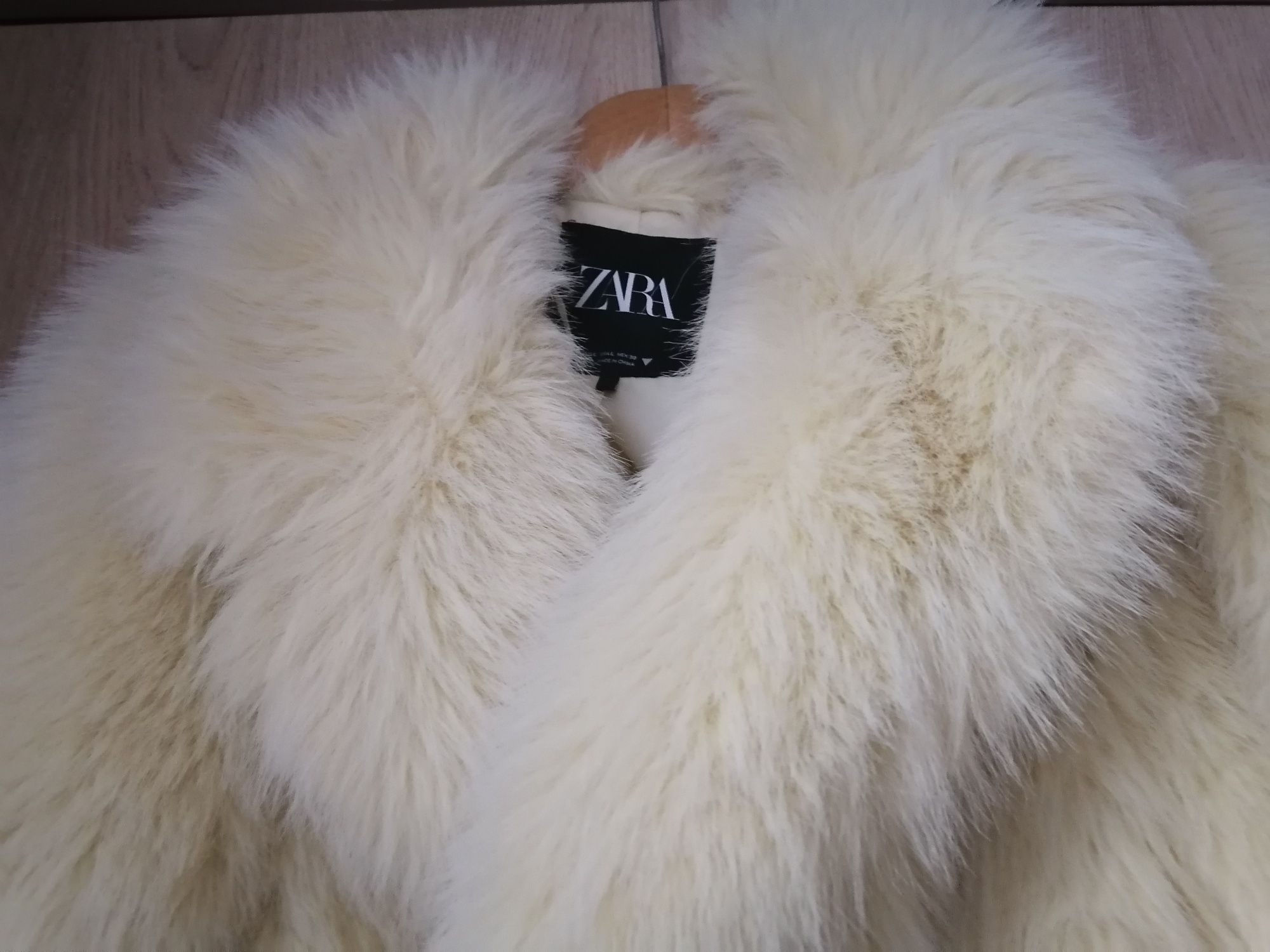 Futro futerko Zara kremowe