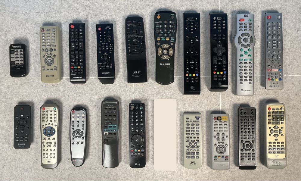 Piloty do telewizora magnetowidu dvd hifi stereo różne rodzaje pilot
