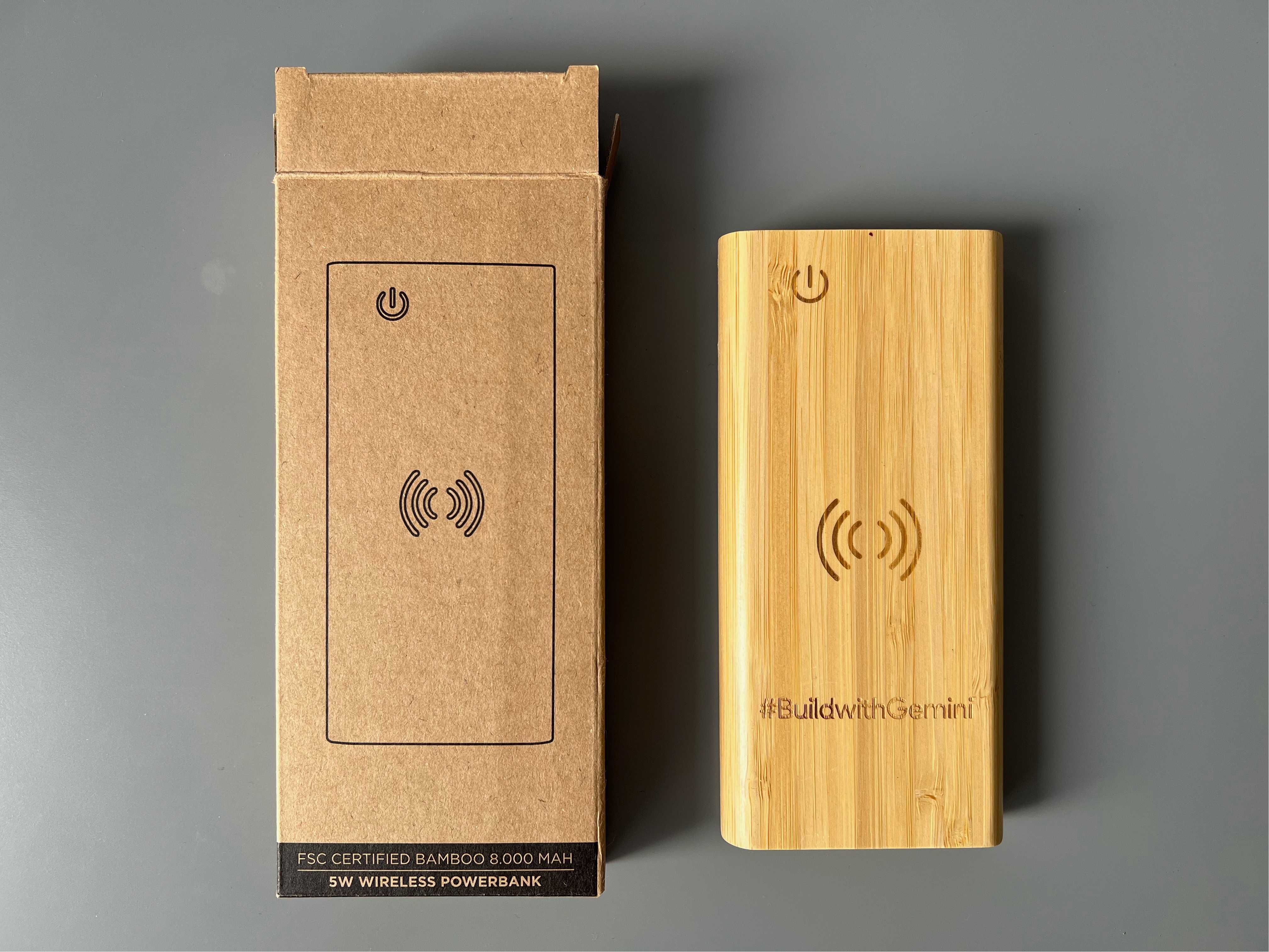 Bambusowy powerbank bezprzewodowy 8000 mAh firmy XD Connects