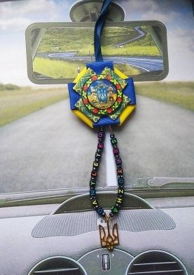 Іменна підвіска в автомобіль