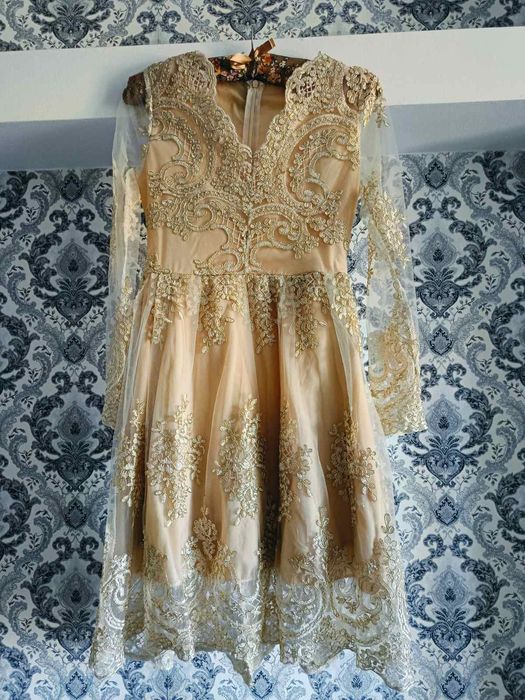 Плаття xs-s, дуже гарне.