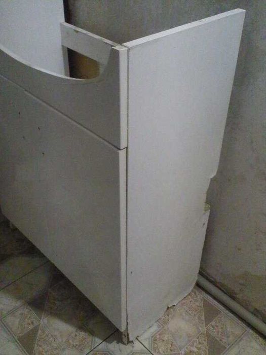 Тумба под умывальник с дверцами в ванную комнату