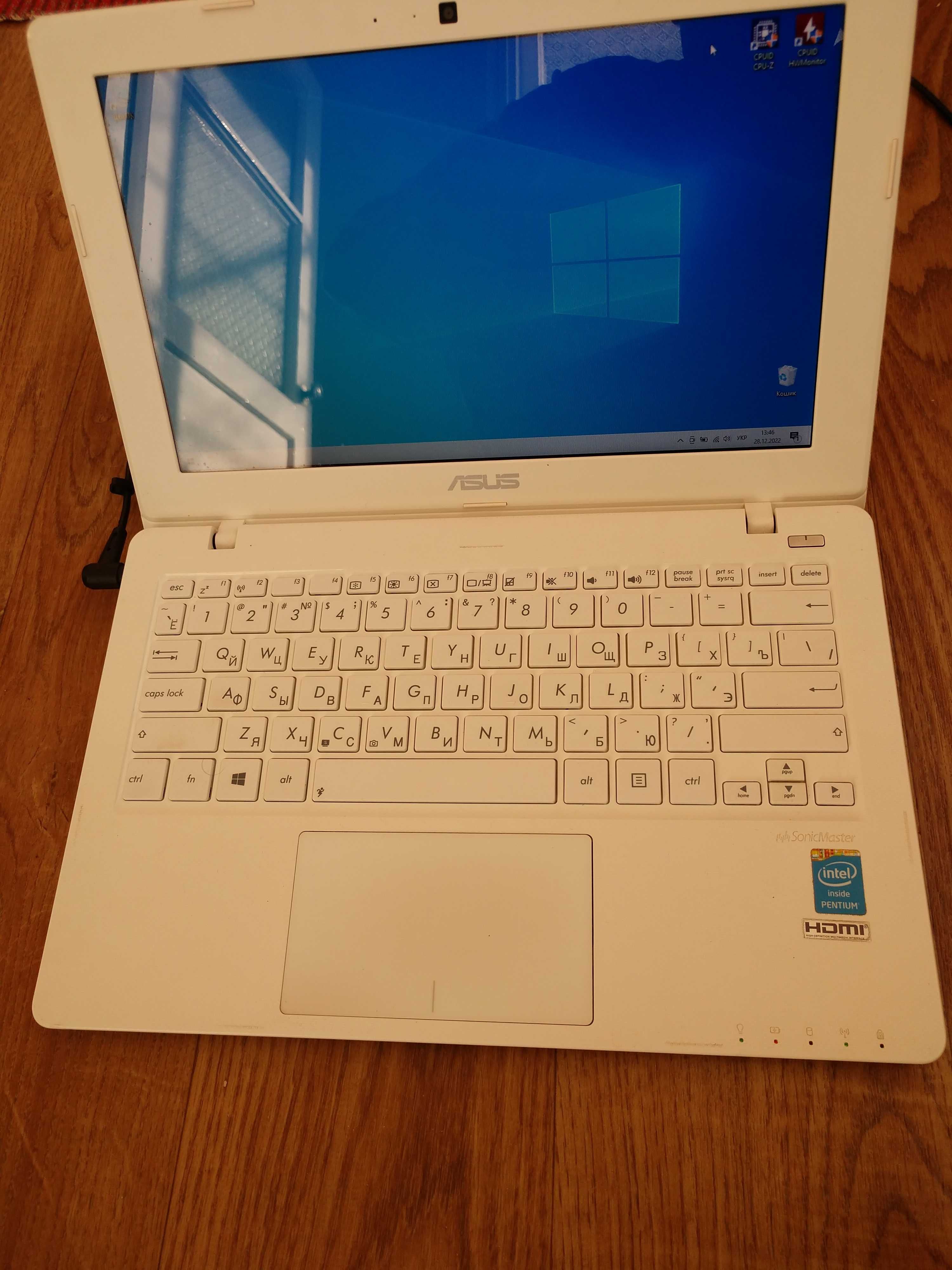 Ноутбук нетбук asus x200 (4 ядра ссд)