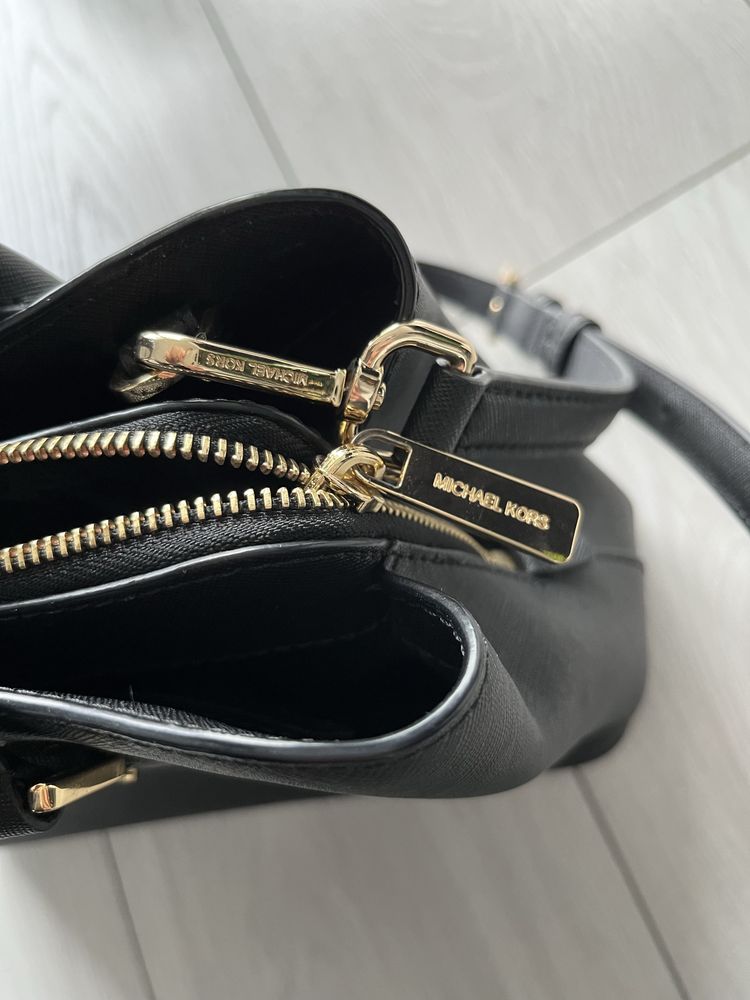 Michael Kors torebka czarna kuferek na ramię listonoszka damska