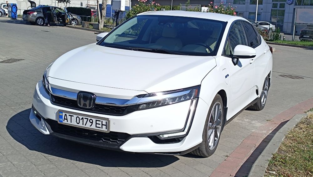 Honda Clarity Touring 2018, гібрид що заряджається від розетки