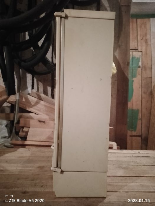 Шкафчик навесной у ванную .