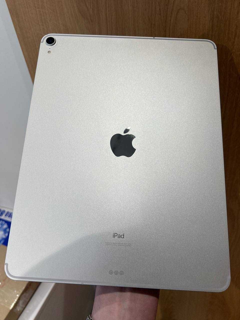 Б/У iPad Pro 12.9" Wi-Fi 256GB Silver (MTFN2) 2018 - оплата частинами