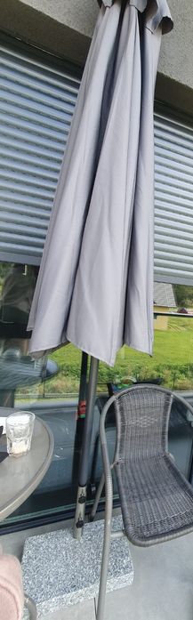 Parasol, półparasol na balkon -podstawa kamienna