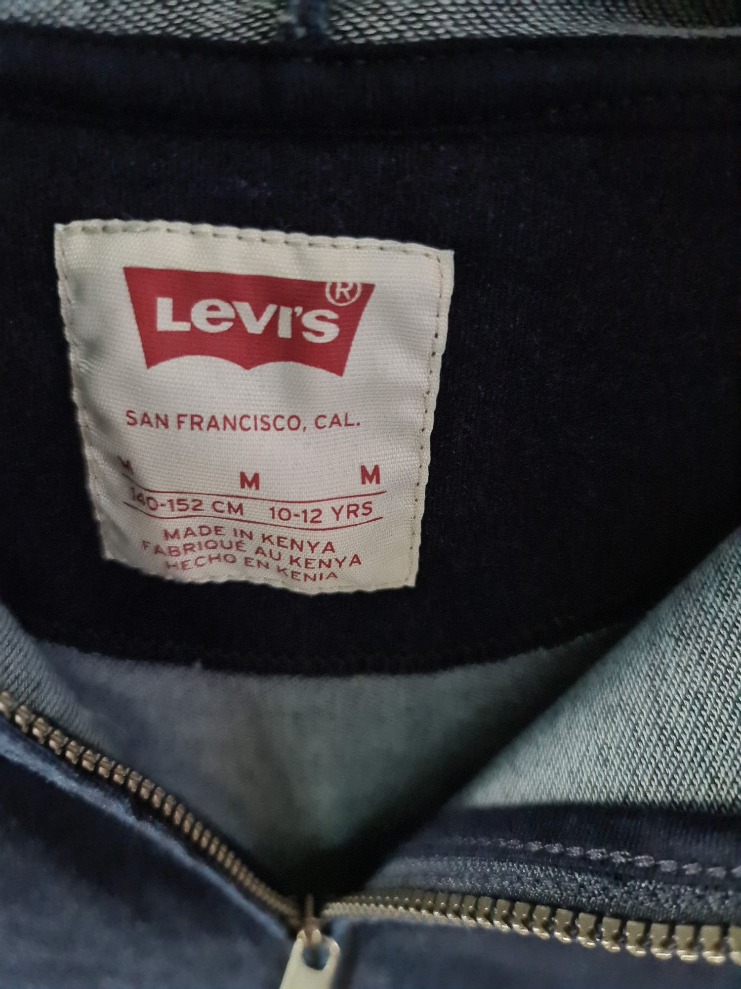 Продам кофту Levi's