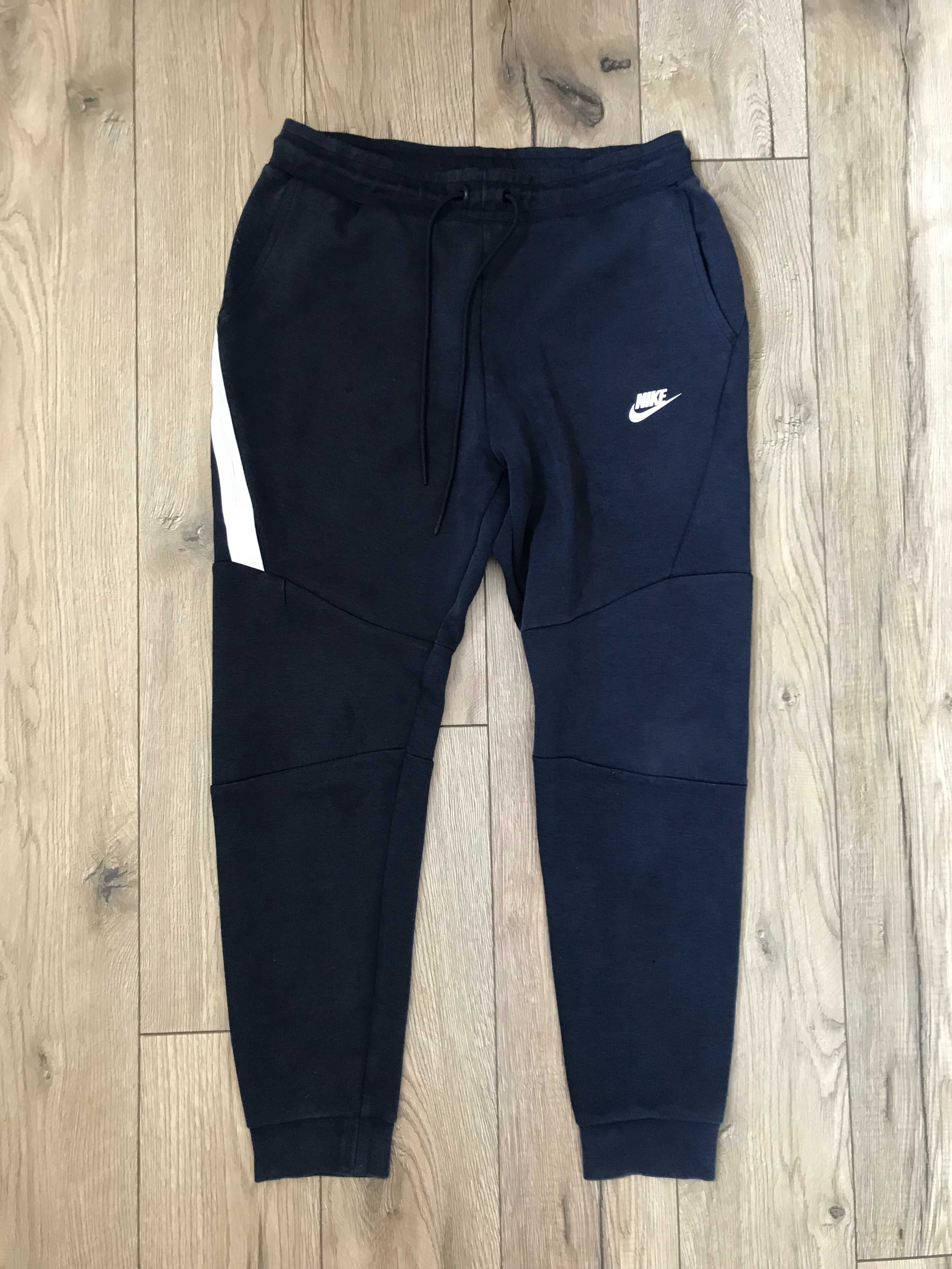 Spodnie dresowe Nike Tech-Fleece rozm. M ( nowa kolekcja)