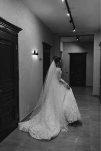 Сукня весільна з мережива невінчана