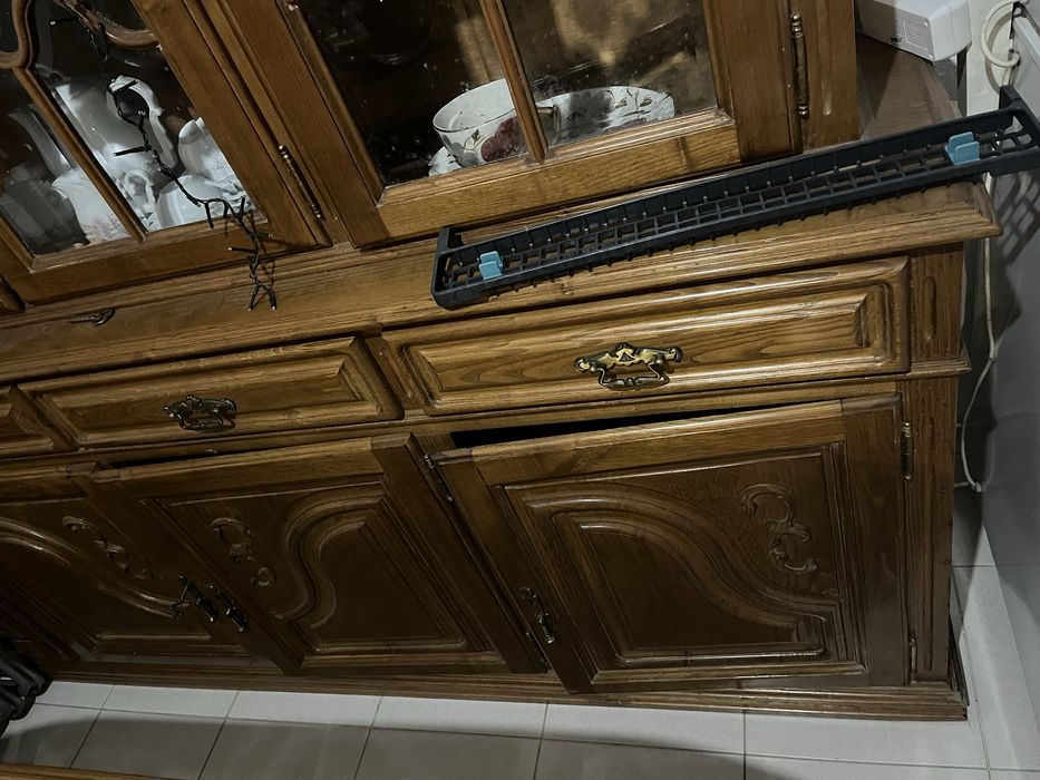 Mesa de sala e louceiro