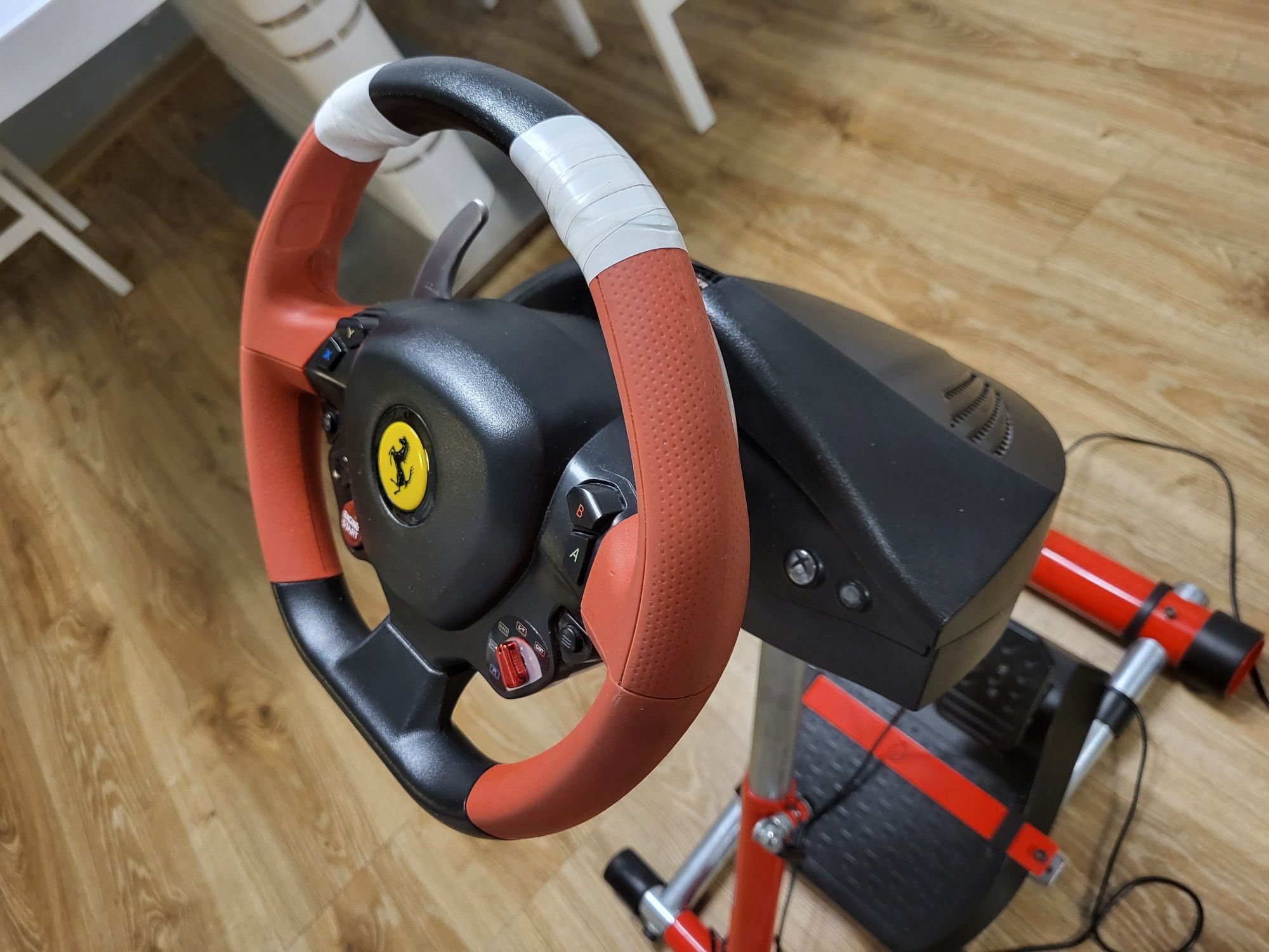 Kierownica THRUSTMASTER Ferrari + stojak + krzesło Entelo gratis
