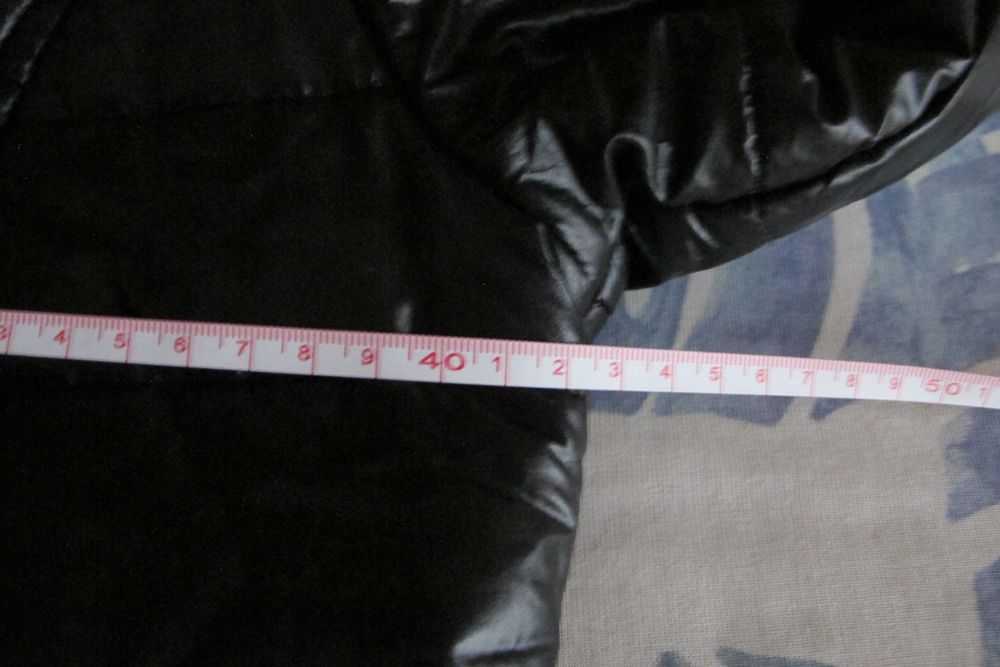 czarna kurtka 140 dziewczynka taliowana kaptur ciepła zimowa zapinana