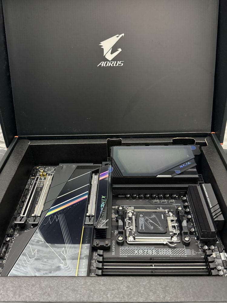 материнська плата AORUS X870E XTREME AI TOP