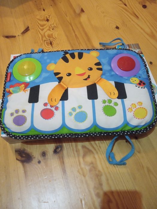 Fisher Price miękkie pianinko baw się i kop