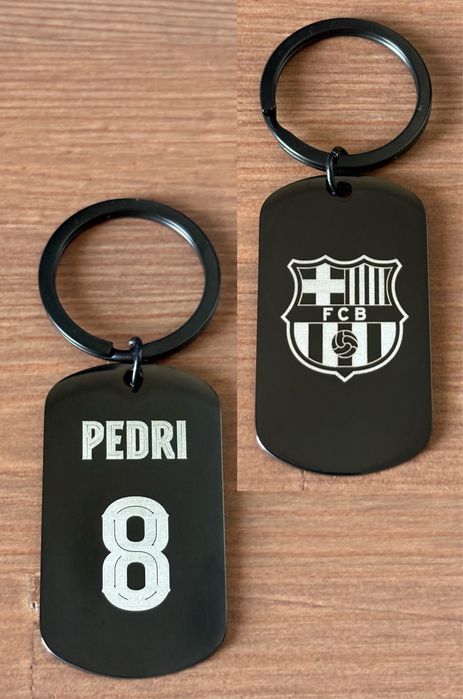 Czarny brelok z grawerem Pedri 8 FC Barcelona