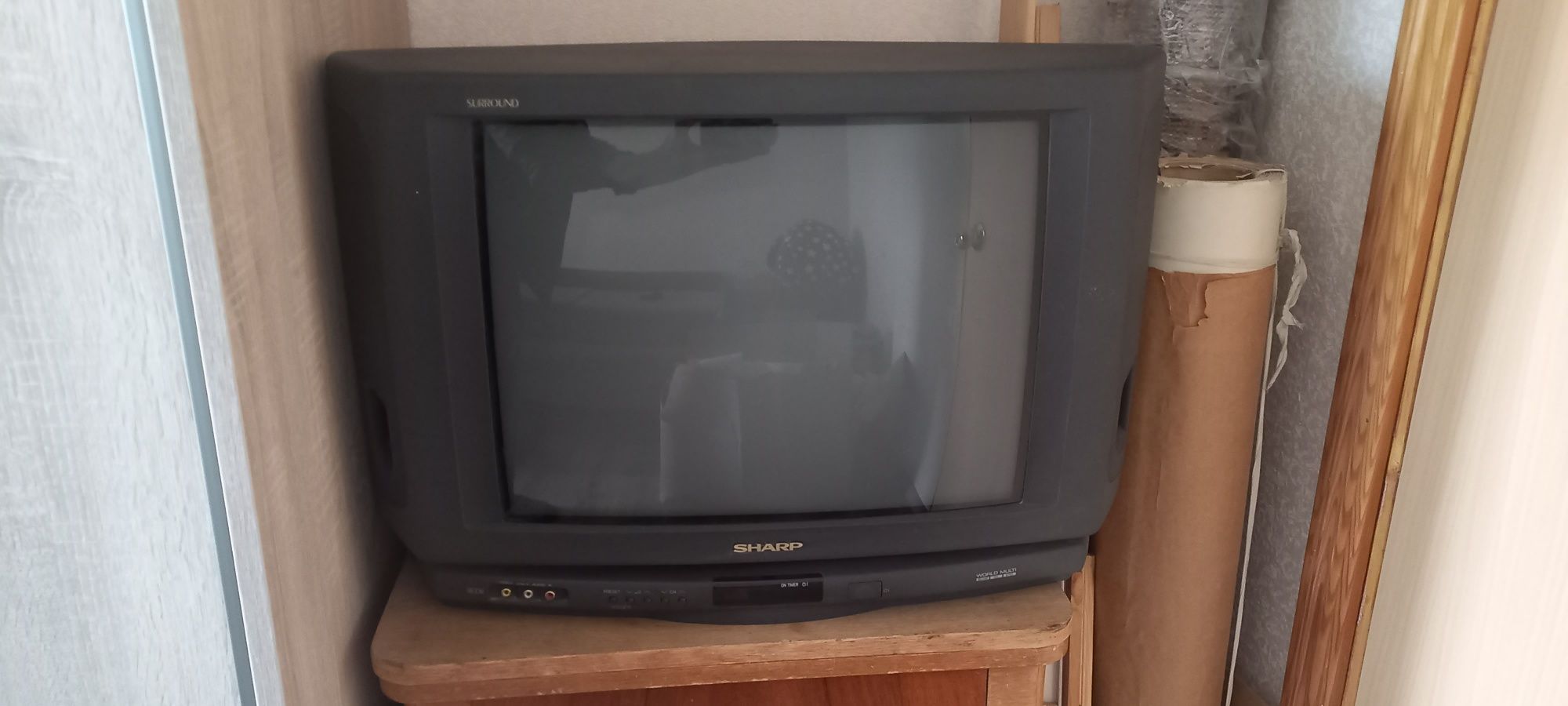 Кинескопный телевизор Sharp Surround