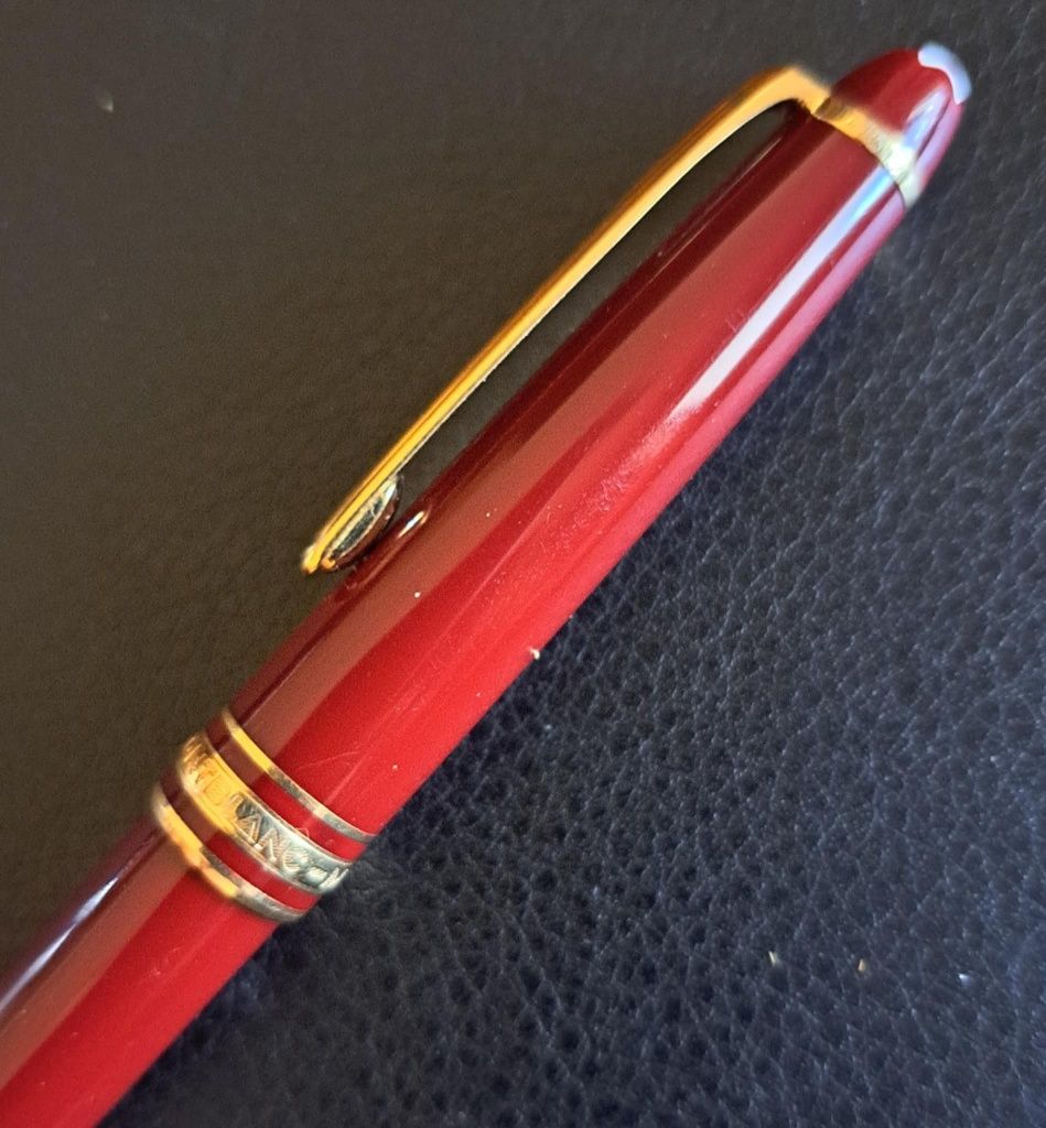 Caneta Montblanc Meisterstuck com aparo em ouro 14k