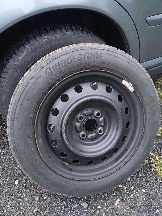 Bridgestone 185/60R/15 84T z 2019 r. (ZIMOWE)