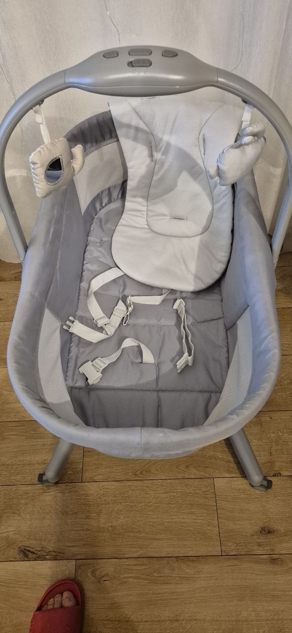 Łóżeczko dostawne  Chicco Baby Hug + materac ze ściąganym pokrowcem.