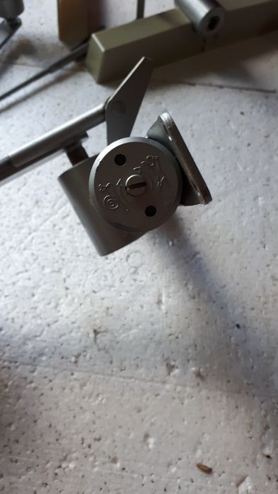 Доводчики на двері